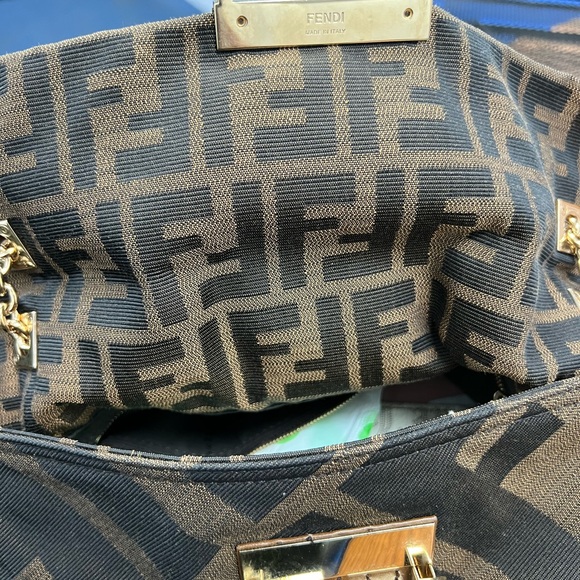 BEAUTIFUL VINTAGE FENDI LOGO SHOULDER BAG - Picture 8 of 12